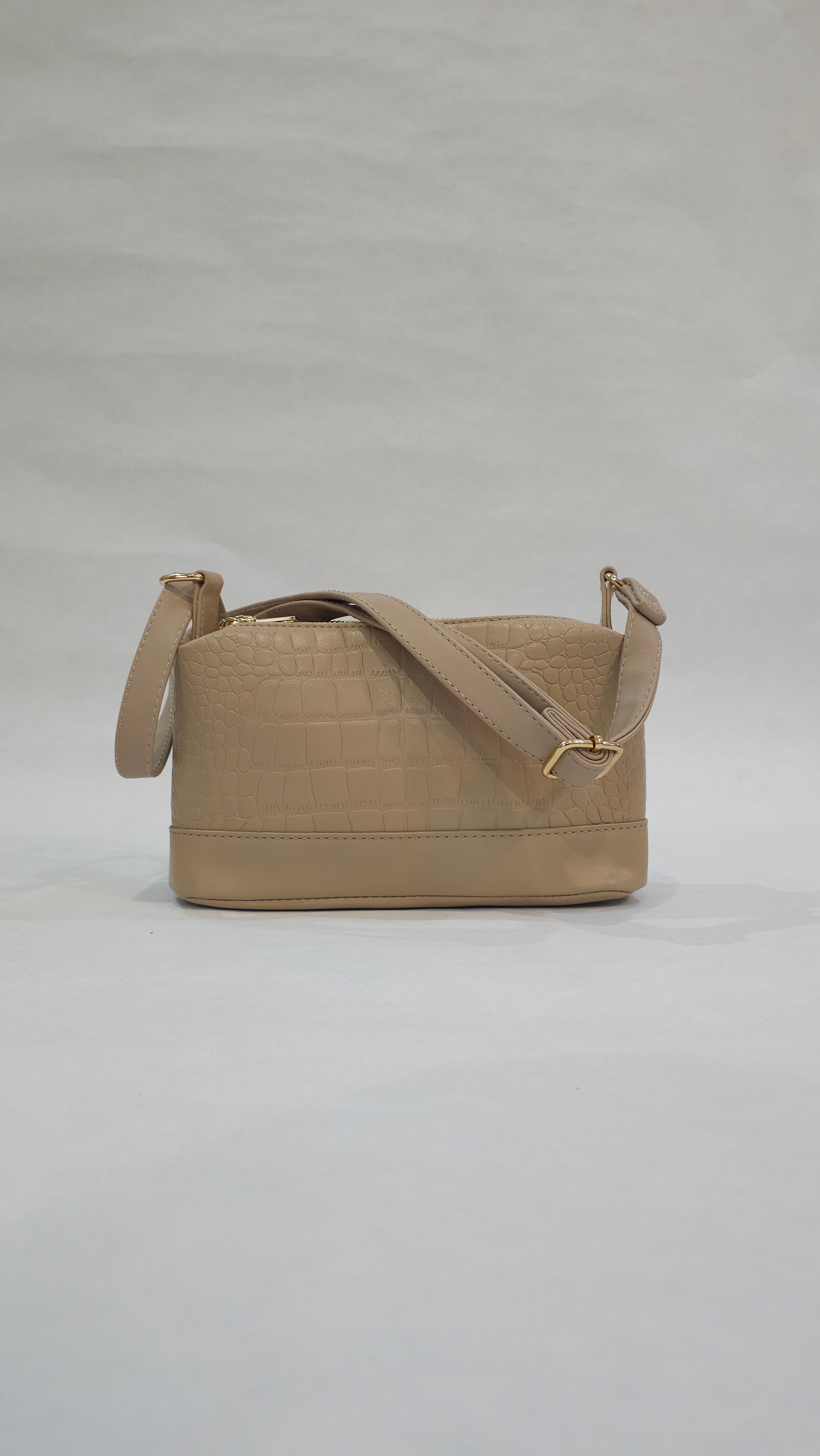 Sac à bandouliere à 3 compartiment de marque espagnole🇪🇸