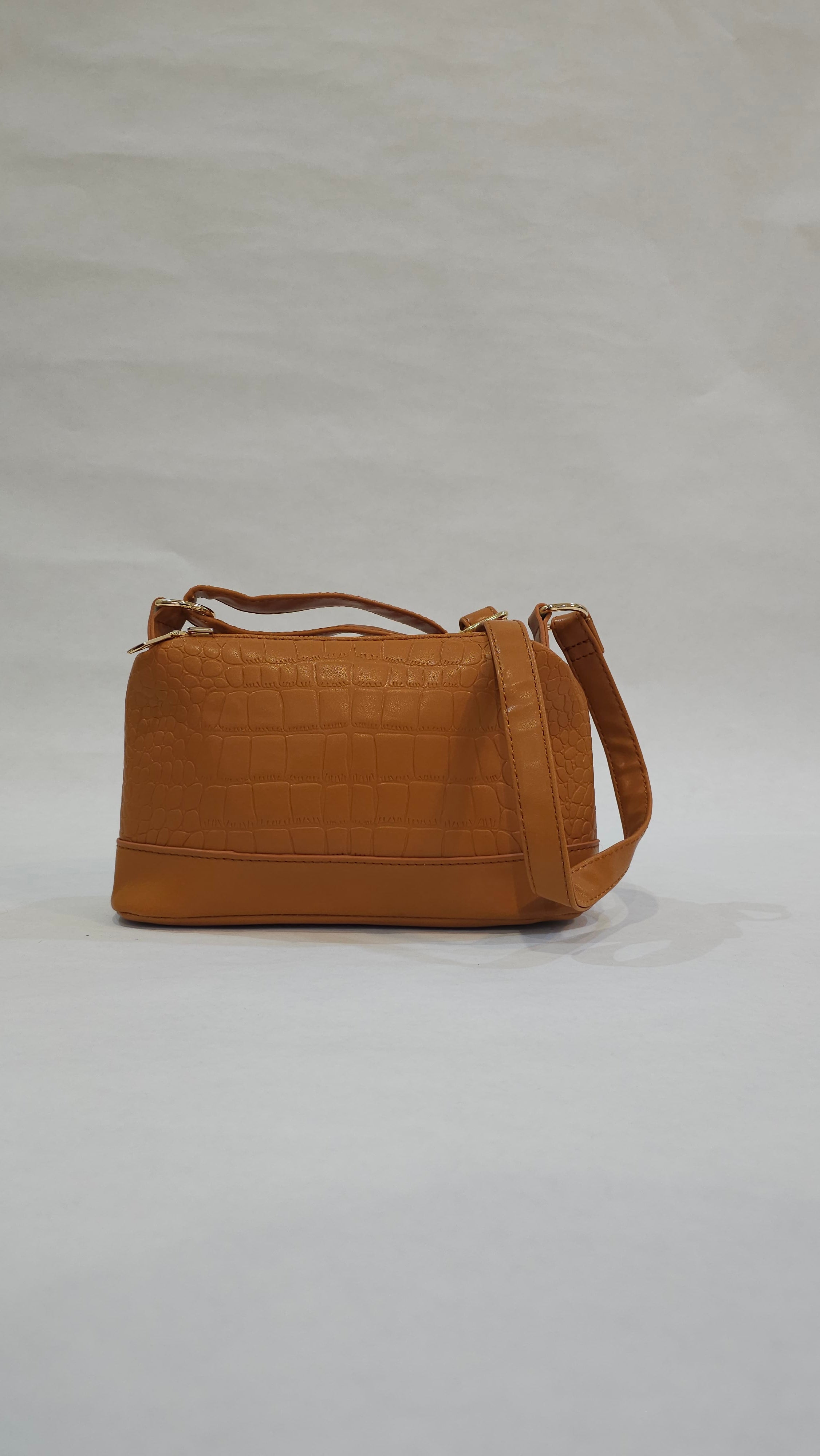 Sac à bandouliere à 3 compartiment de marque espagnole🇪🇸
