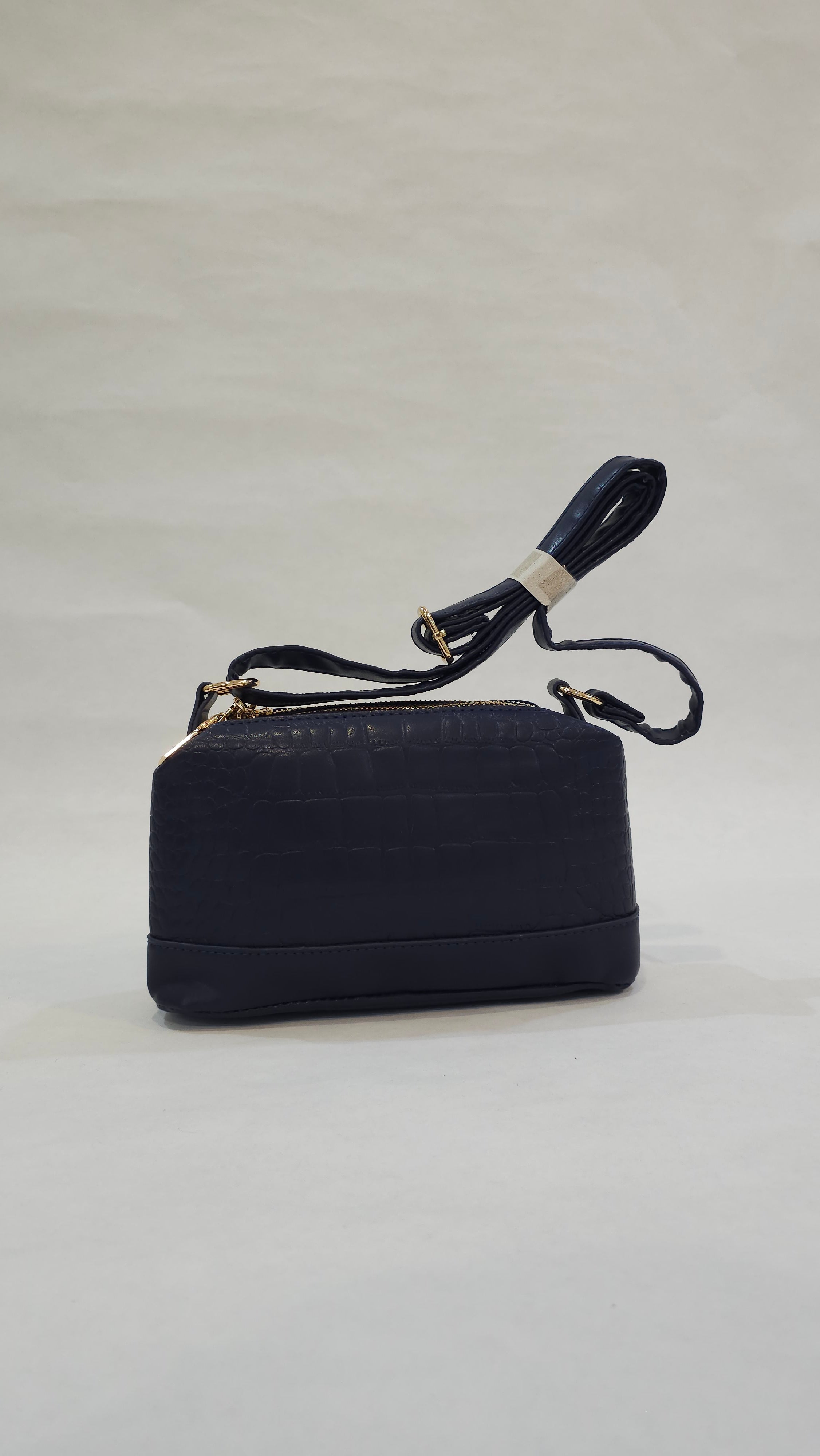 Sac à bandouliere à 3 compartiment de marque espagnole🇪🇸